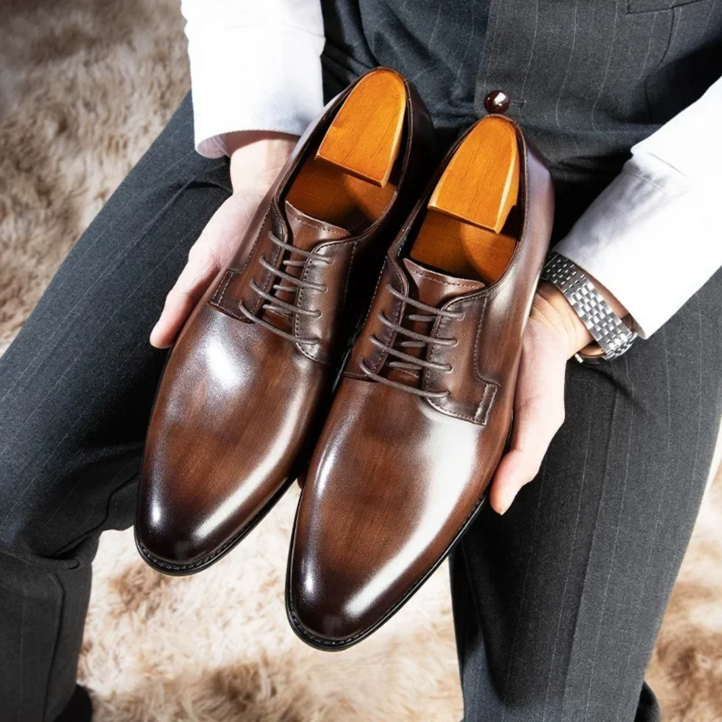 Elegant Leather Oxford Shoe for Women with Lace Up Pointed Toe Derby Style
