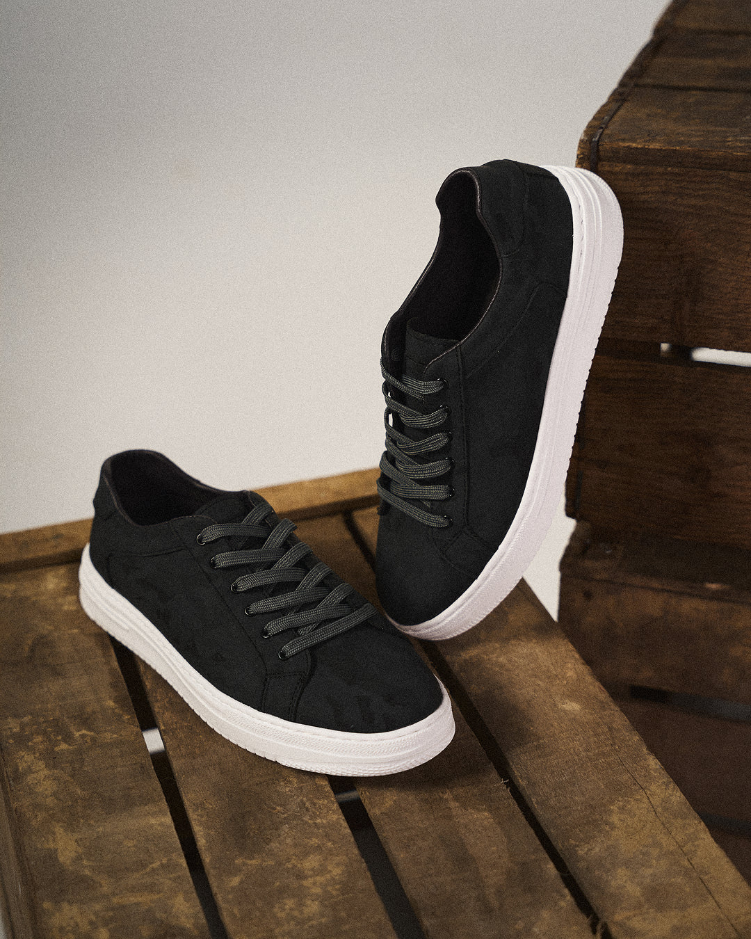 Comfortable Camo Print Fashion Sneaker for Women with Lace Up Low Top Cushioned Sole Casual Style