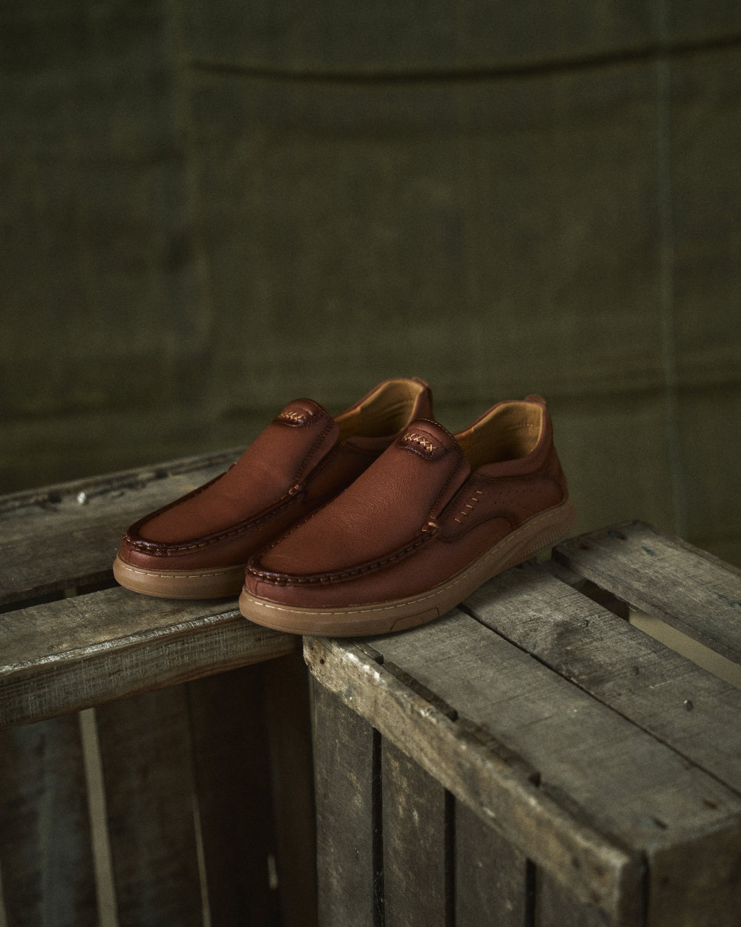 Comfortable Leather Loafer for Women with Moc Toe Slip On Stitched Detail Casual Style