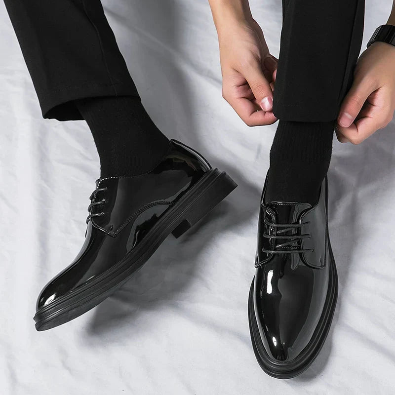 Elegant Patent Leather Oxford Shoe for Women with Lace Up Round Toe Glossy Formal Style