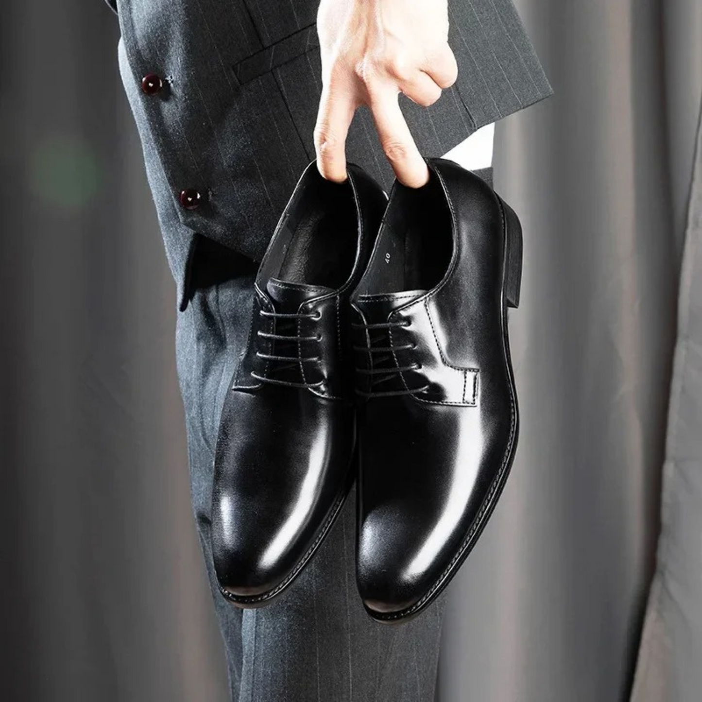 Elegant Leather Oxford Shoe for Women with Lace Up Pointed Toe Derby Style